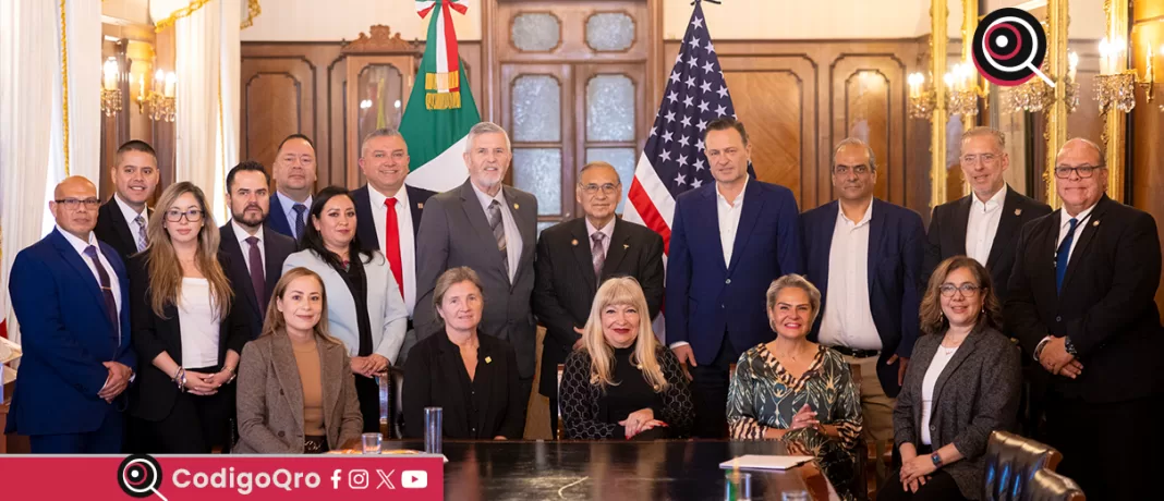 El gobernador Mauricio Kuri y el alcalde de Laredo, Texas, Víctor D. Treviño, se reunieron para fortalecer lazos en materia de seguridad y economía de ambas demarcaciones. Foto: Especial