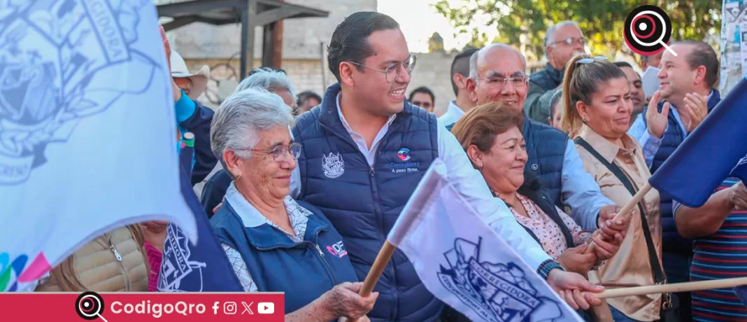 El presidente municipal de Corregidora, Chepe Guerrero, dio inicio a las obras de mejoramiento de calles en Santa Bárbara. Foto: Especial