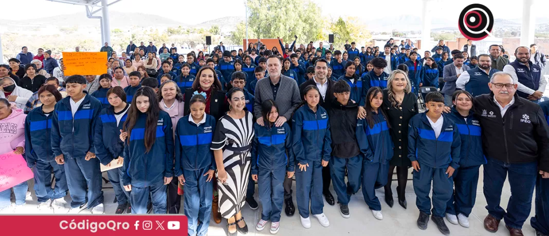 Con el objetivo de garantizar una educación digna, el gobernador Mauricio Kuri encabezó la entrega de la rehabilitación de la Telesecundaria Héroes de la Independencia, en la comunidad San José BuenavistaCon el objetivo de garantizar una educación digna, el gobernador Mauricio Kuri encabezó la entrega de la rehabilitación de la Telesecundaria Héroes de la Independencia, en la comunidad San José Buenavista. Foto: Especial