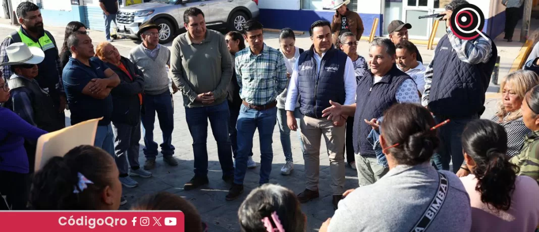 El titular de Sedesoq, Luis Bernardo Nava Guerrero, visitó la colonia La Sierrita. Foto: Especial