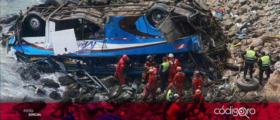 Un accidente de autobús en los Andes, Perú, dejó seis muertos y seis desaparecidos; se dirigía a la ciudad de Pomabamba, pero se precipitó por un abismo de unos 150 metros y cayó a un río, según la Dirección Regional de Salud de Áncash