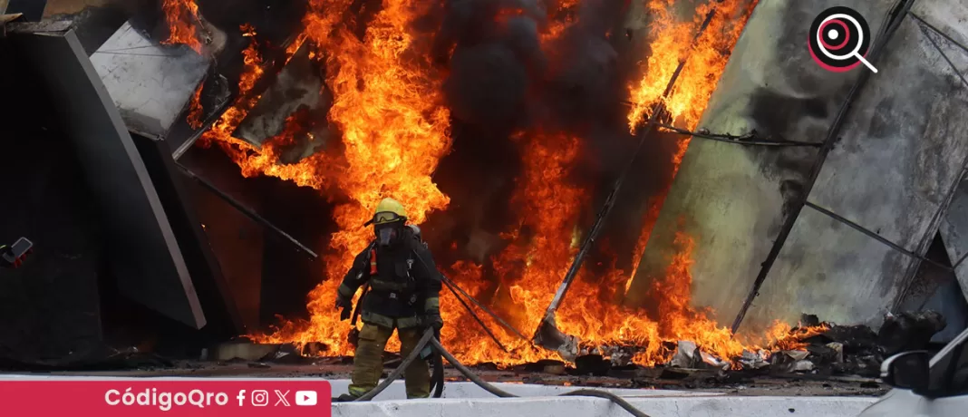 Se registró un incendio en la plaza Cinépolis de Culiacán; elementos de Protección Civil de Sinaloa atienden el siniestro. Al momento, no hay información del número de heridos o pérdidas humanas. Foto: Especial