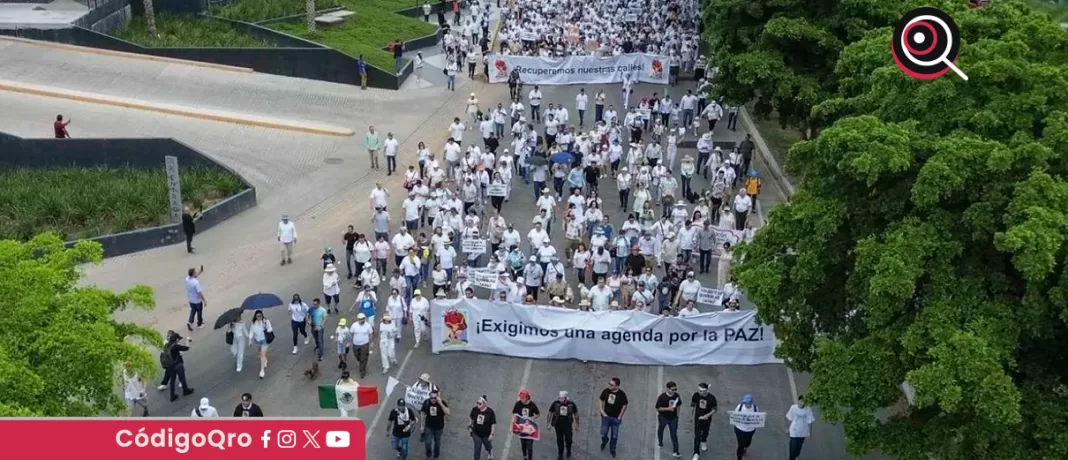 Este jueves, manifestantes irrumpieron en las oficinas del gobernador de Sinaloa,  Rubén Rocha Moya, para exigir su renuncia por el asesinato de dos niños y su padre, así como para pedir que se atienda la ola de violencia que aqueja al estado. Foto: Especial