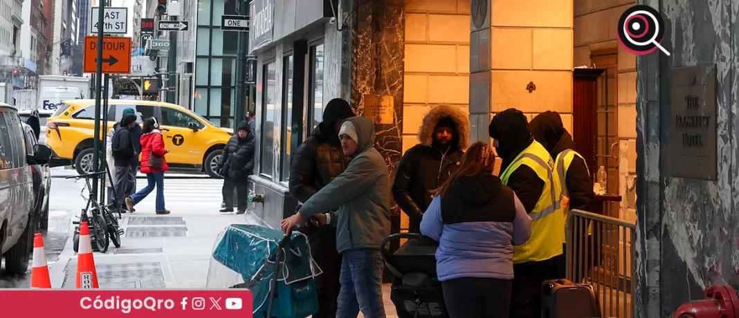 Eric Adams, alcalde de Nueva York, dijo que ordenó a la policía cooperar con un operativo que los agentes de inmigración realizaron esta madrugada; como resultado, detuvieron a un inmigrante. Foto: Agencia EFE