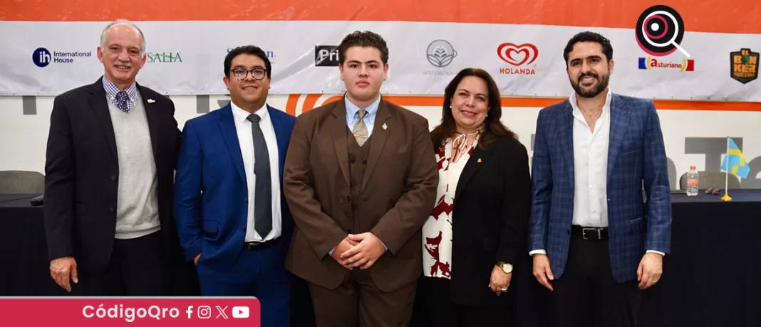 El senador Agustín Dorantes invitó a los jóvenes a involucrarse en la toma de decisiones de su comunidad, con el objetivo de reducir las brechas sociales y abrir nuevas oportunidades de desarrollo. Foto: Especial