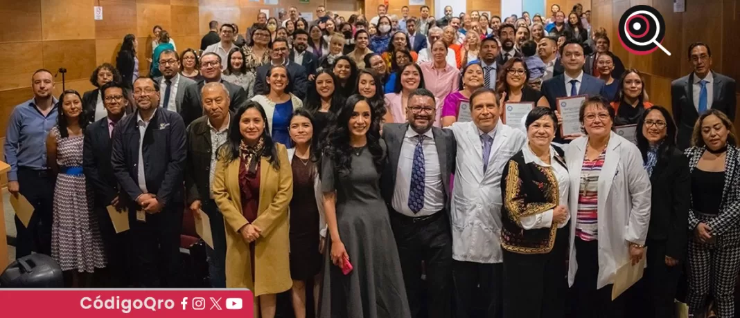 Celebran ceremonia de médicos especialistas en Hospital General de San Juan del Río. Foto: Especialistas