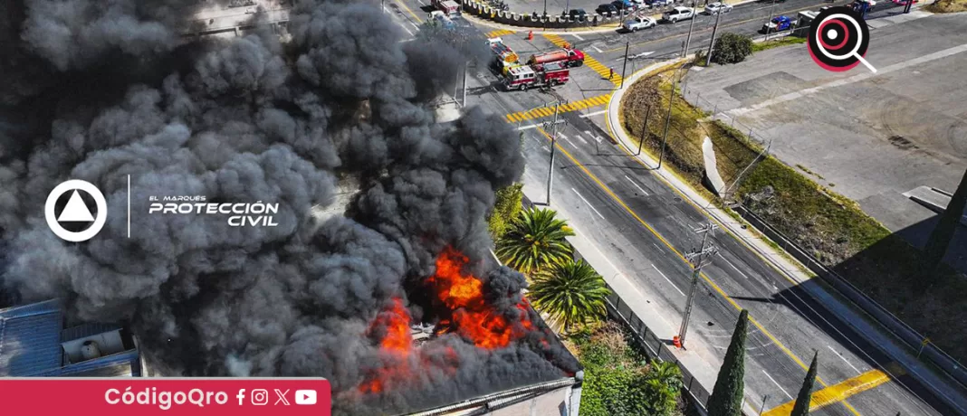 Cuerpos de emergencia contienen incendio en el parque industrial FINSA. Foto: Especial