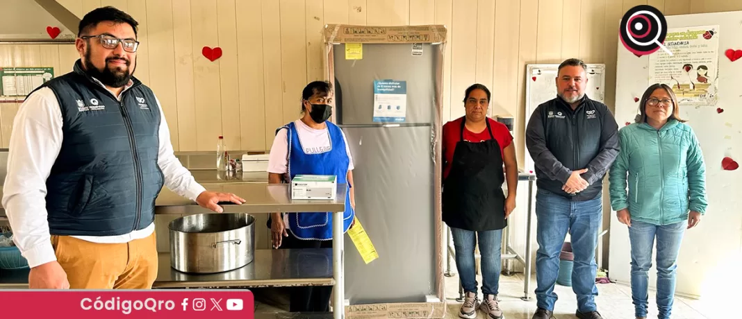 El DIF Estatal Querétaro entregó equipo para aulas cocina escolares en 6 municipios. Foto: Especial