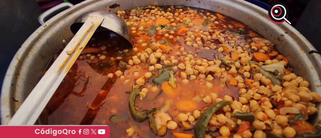 El tradicional caldo de buey es una de las costumbres más emblemáticas de El Pueblito. Foto: Especial