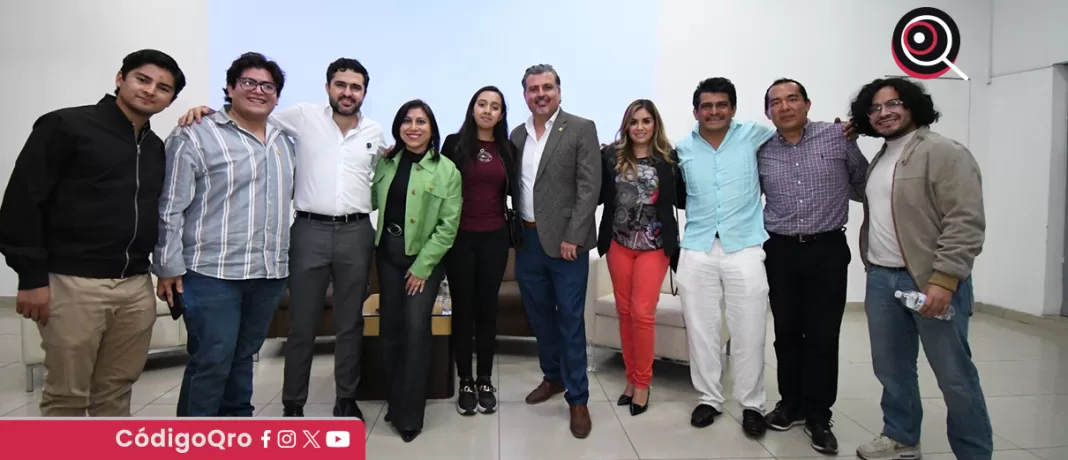 El senador Agustín Dorantes se reunió con jóvenes de la Canaco para abordar temas como la reforma judicial y los retos de la entidad en materia de desarrollo social y económico. Foto: Especial