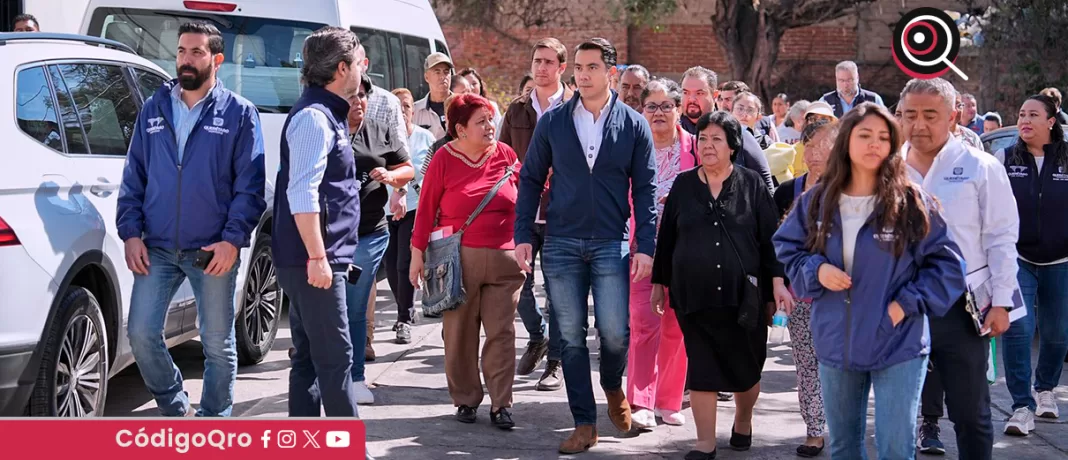 El presidente municipal de Querétaro, Felifer Macías, visitó los barrios de La Trinidad y El Cerrito. Foto: Especial