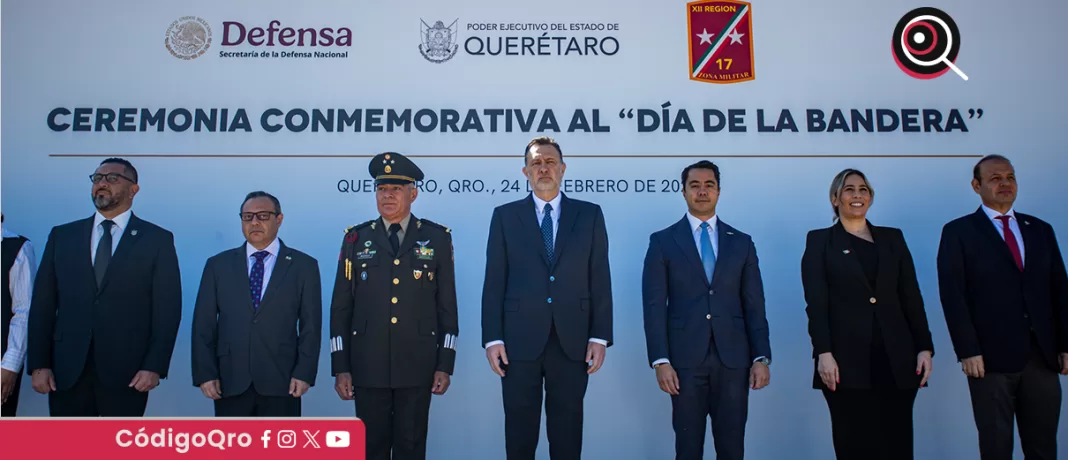 El gobernador Mauricio Kuri asistió este 24 de febrero a la ceremonia con motivo del Día de la Bandera; también encabezó el abanderamiento a 60 escoltas de educación básica, media superior y superior de la entidad. Foto: Especial