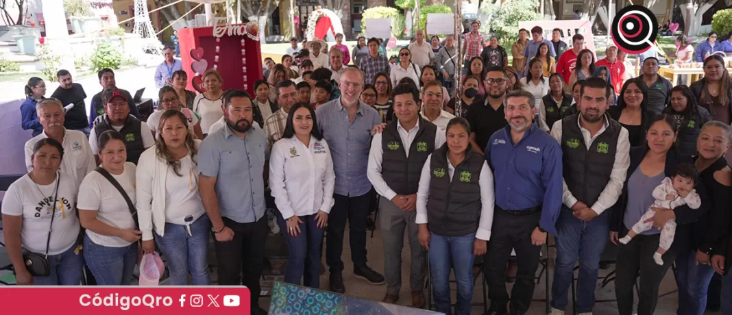 El titular de Sedesu, Marco Antonio Del Prete Tercero, entregó apoyos en Tolimán y Peñamiller. Foto: Especial