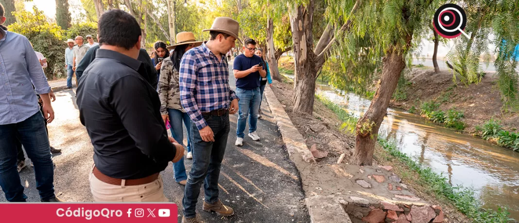 El presidente municipal de El Marqués, Rodrigov Monsalvo, encabezó jornadas de limpieza en el río Querétaro. Foto: Especial