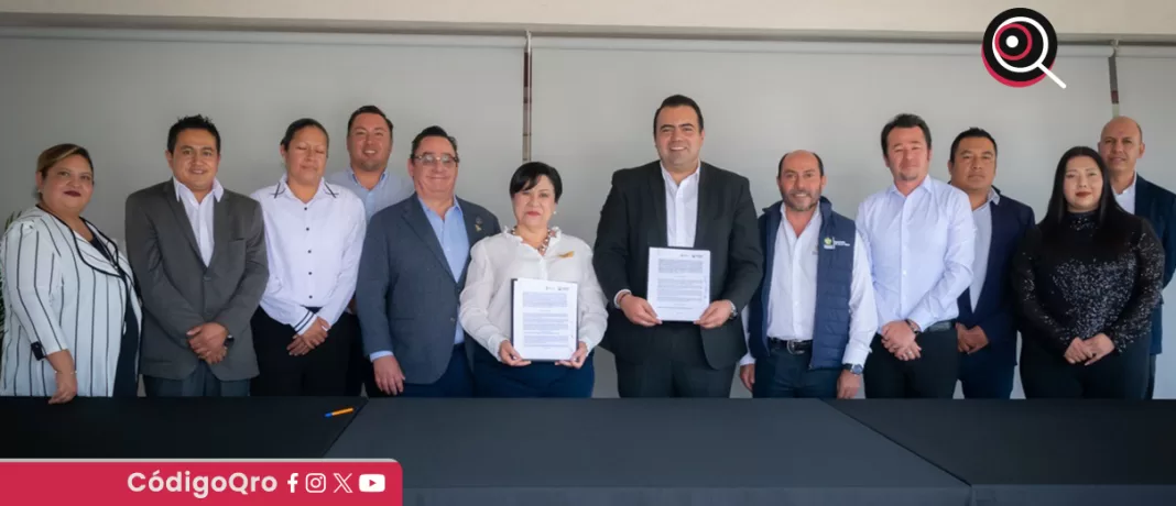 La secretaria de Salud, Martina Pérez Rendón, se reunió con el presidente municipal de Colón. Foto: Especial