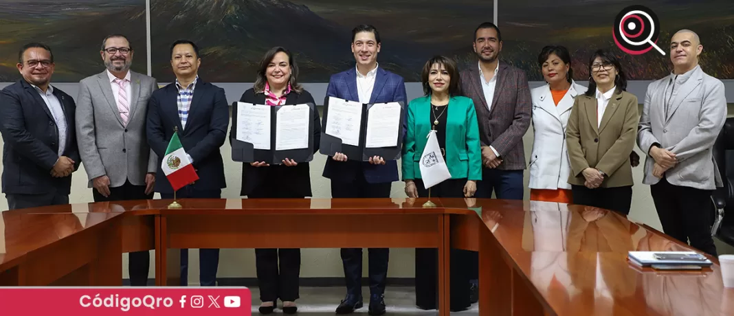 La rectora de la UAQ, Silvia Lorena Amaya Llano, firmó un acuerdo con el presidente municipal de El Marqués, Rodrigo Monsalvo. Foto: Especial