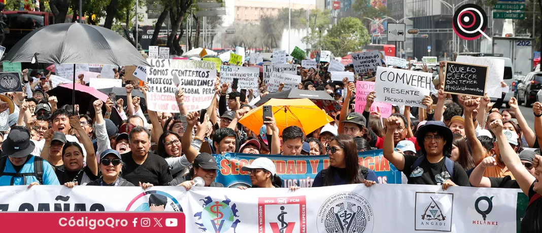 Veterinarios marcharon contra la violencia e inseguridad que sufre el gremio en México. Foto: Agencia EFE