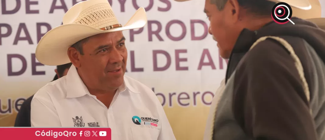 En beneficio de 308 productores, el titular de la SEDEA, Rosendo Anaya, encabezó la entrega de apoyos en Pinal de Amoles; esto, por un monto de 4 millones 685 MDP. Foto: Especial