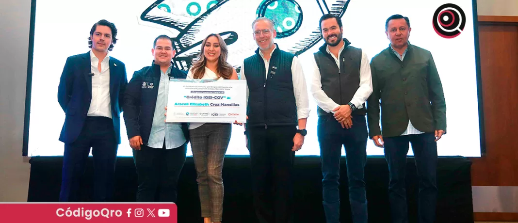 Marco Del Prete, titular de la Sedesu, encabezó la entrega de créditos y capital semilla en beneficio de emprendedores de Querétaro, Corregidora, El Marqués, Colón, Jalpan de Serra, Landa de Matamoros, San Juan del Río, Tequisquiapan y Tolimán. Foto: Especial