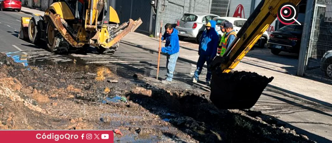 Autoridades municipales reportaron el cierre de la Av. Universidad en dirección a Paseo 5 de Febrero, debido a un hundimiento registrado a la altura de la colonia La Piedad; la reparación se mantendrán todo el día y se pide a conductores tomar rutas alternas. Foto: Especial