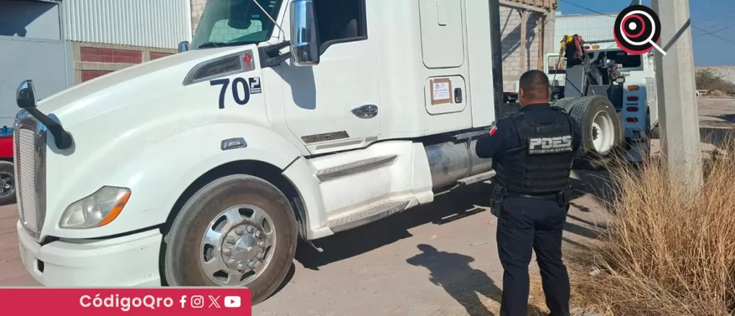 La Poes detuvo a dos personas por su presunta participación en el robo de dos tractocamiones / Foto: Cortesía