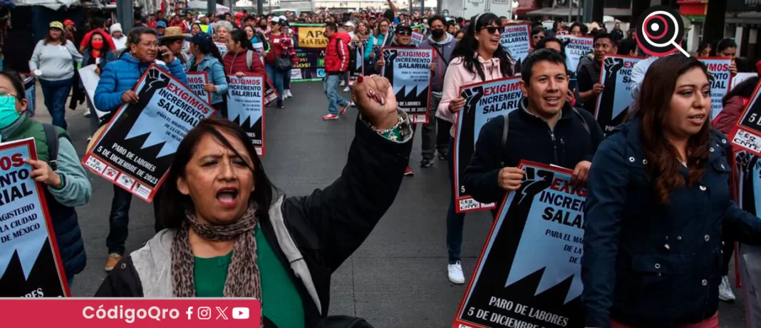 Los plantones de la CNTE continúan y se prevé la movilización de unas 8 mil personas hacia el Zócalo; en tanto, el AICM advirtió a los usuarios el anticiparse para llegar a la terminal aérea ante las manifestaciones magisteriales. Foto: Especial