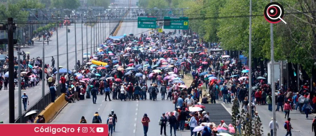 CNTE bloqueó los accesos al AICM para presionar al gobierno federal en la atención de sus demandas laborales y educativas; los dirigentes advirtieron que de no recibir 