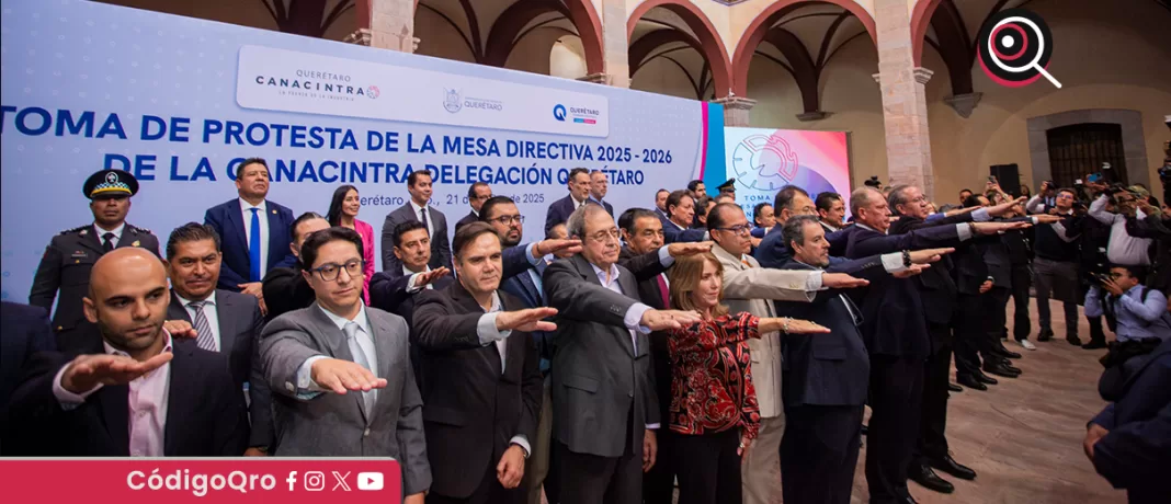 El gobernador Mauricio Kuri tomó protesta a la Mesa Directiva 2025-2026 de la Canacintra, delegación Querétaro; instó a sus integrantes a mantener la confianza de sus agremiados en beneficio de la entidad. Foto: Especial