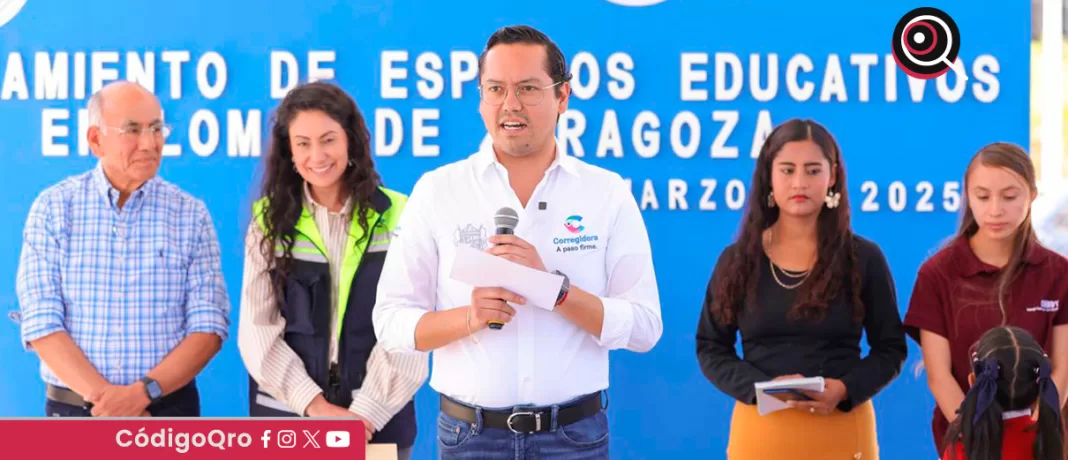 El presidente municipal de Corregidora, Chepe Guerrero, entregó obras de mejoramiento en 2 escuelas. Foto: Especial