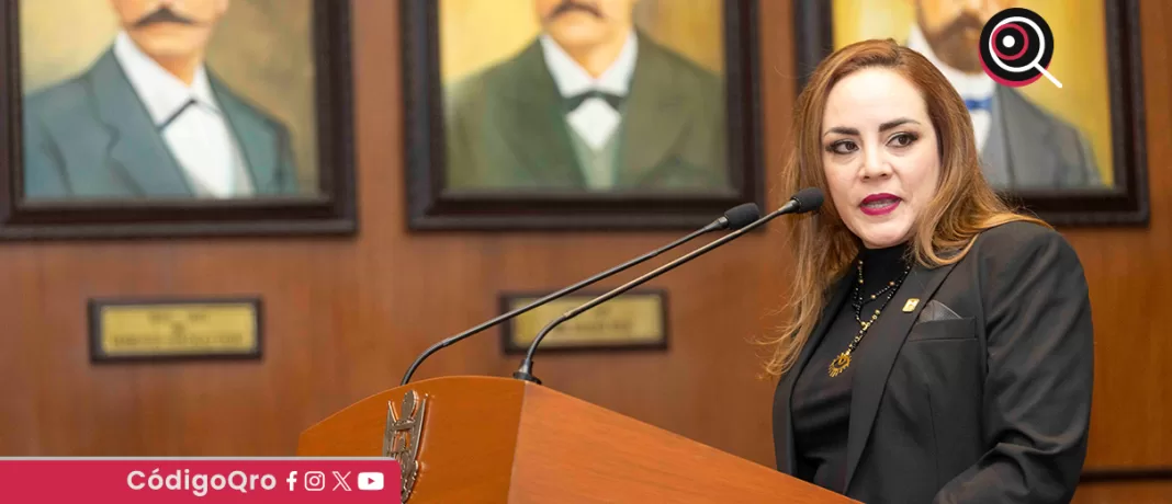 Lorena Muñoz Altamira rindió protesta como presidenta de la Canaco Querétaro. Foto: Especial