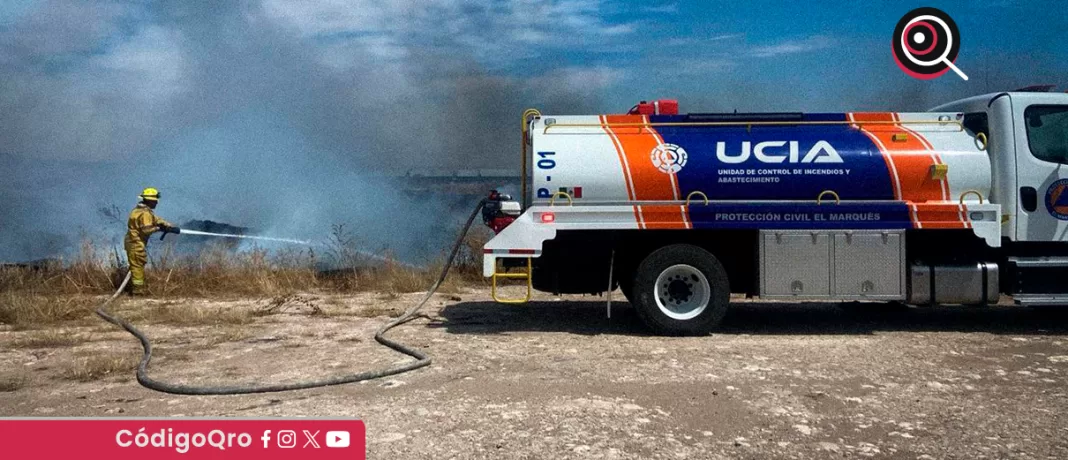 Protección Civil de El Marqués atendió un incendio forestal ocurrido a un costado del Parque Industrial La Noria; no fue necesario evacuar zonas aledañas y no se registraron daños en ninguna empresa. Foto: Especial