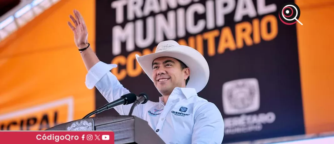 El alcalde de Querétaro, Felifer Macías, presentó el nuevo sistema de transporte municipal comunitario para Santa Rosa Jáuregui; beneficiará a más de 52 mil habitantes de 19 localidades, a través de 8 rutas nuevas de forma gratuita. Foto: Especial